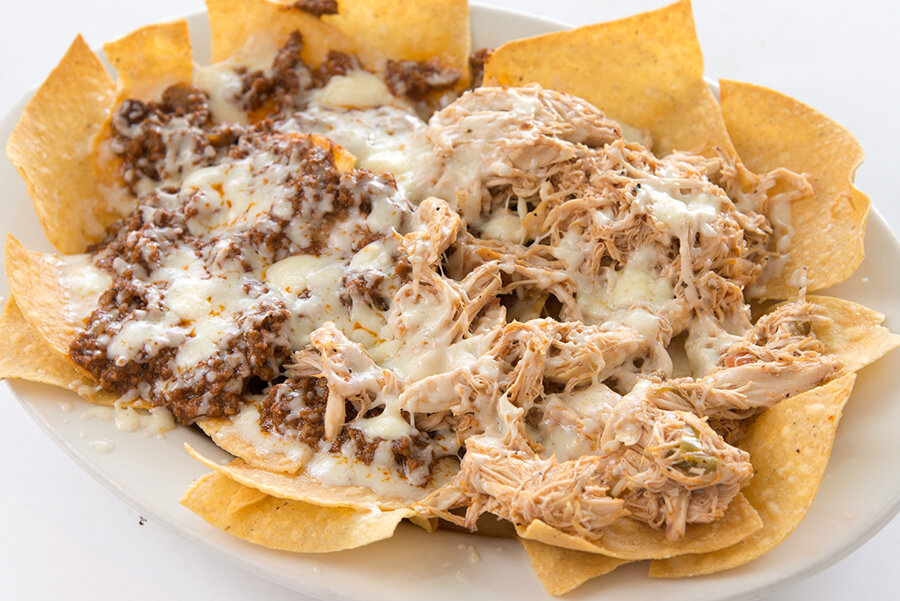 NACHOS WITH BEEF AND CHICKEN